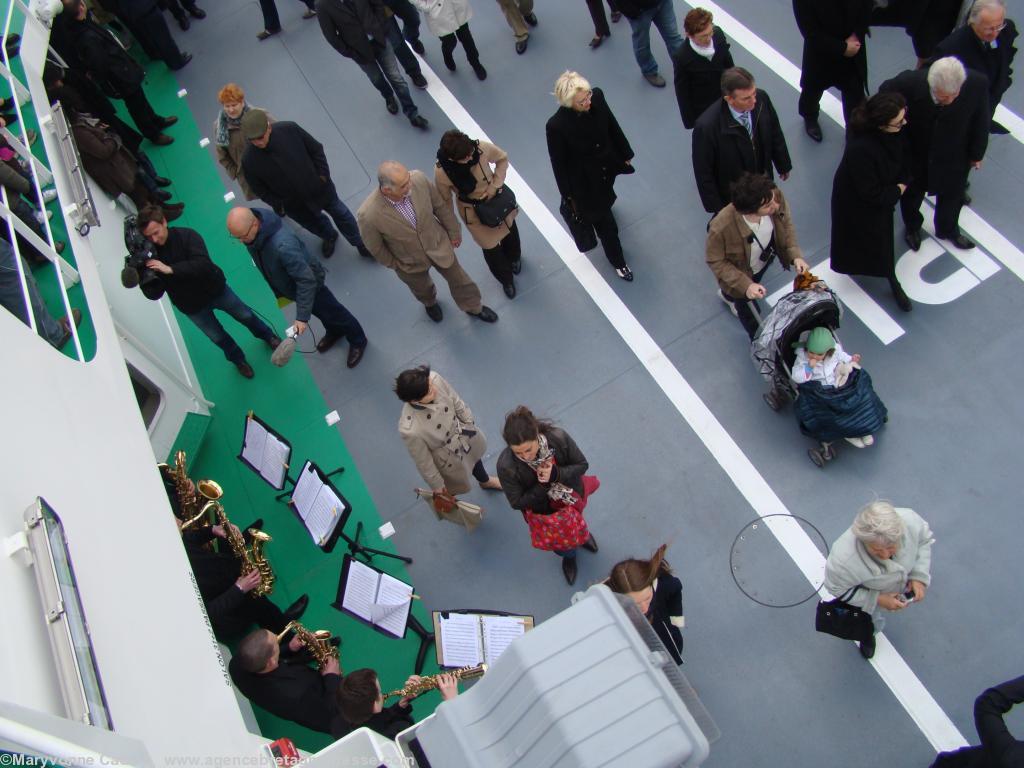 Le groupe <i>Saxez l'Air</i> les accueille en musique. Le groupe <i>Saxez l'Air</i> les accueille en musique.