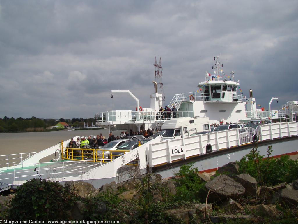 Pendant ce temps le bac assure le service régulier. Pendant ce temps le bac assure le service régulier.