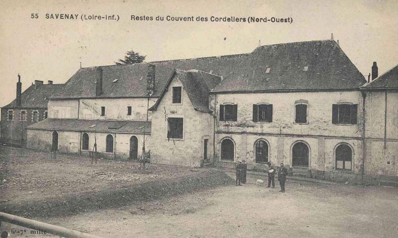 Le couvent en 1920 : la cour carrée existait encore Le couvent en 1920 : la cour carrée existait encore