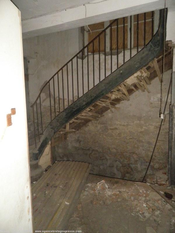 A l\'exception de l\'escalier complètement inutilisable A l\'exception de l\'escalier complètement inutilisable