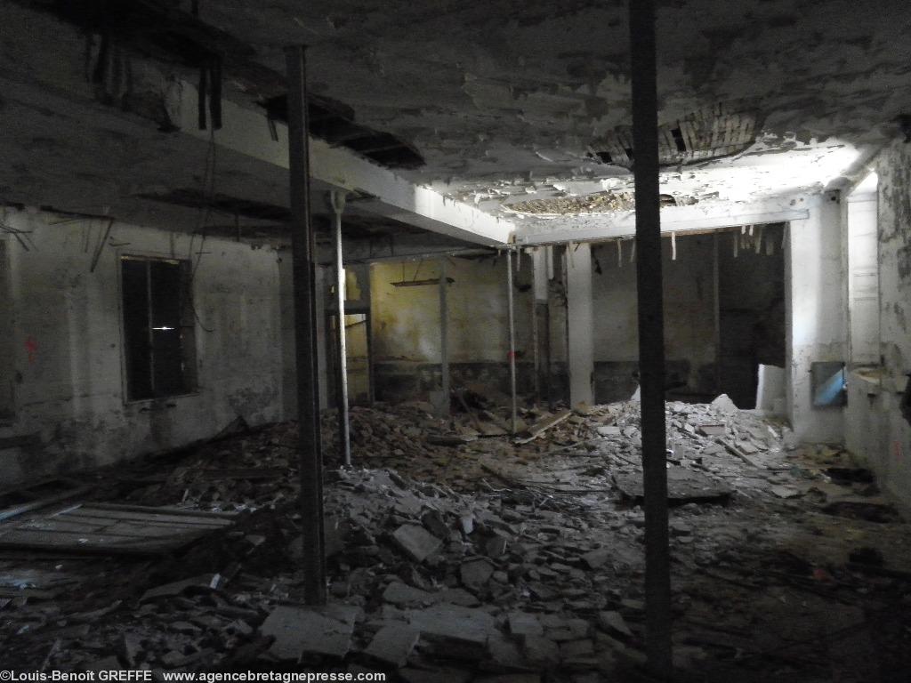 La grande salle au milieu du couvent côté nord est jonchée de gravats La grande salle au milieu du couvent côté nord est jonchée de gravats