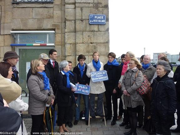 Laurence Garnier s\'adresse à la presse ainsi qu\'aux nombreux passants interloqués et amusés devant tant d\'impudence !