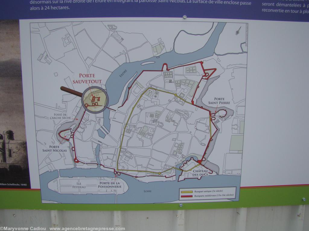 Nantes. Site archéologique tour du Haut-Pas et porte Sauvetout. Informations historiques et topographiques. Le plan repère des anciennes murailles. Nantes. Site archéologique tour du Haut-Pas et porte Sauvetout. Informations historiques et topographiques. Le plan repère des anciennes murailles.