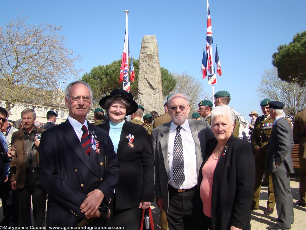 Rodney et Kate Curtis avec Bernard et Dorothy à Saint-Nazaire lors du 70e anniversaire de l\'Opération Chariot le 28 mars 2012.