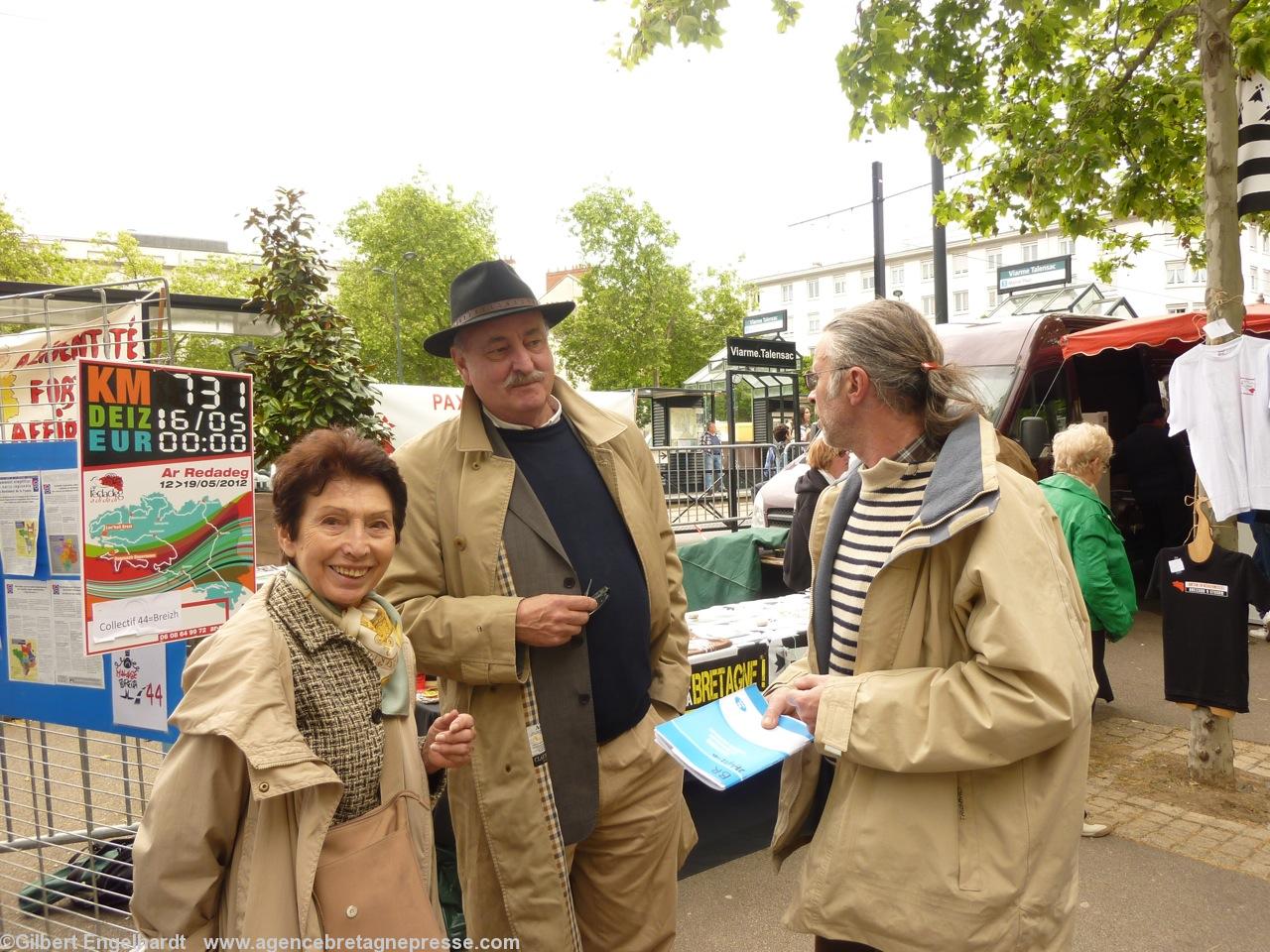 <b>Rencontres</b>. Entre membres et président de <i>Bretagne Réunie</i>. Nicole ; Jean-François Le Bihan et Hervé. <b>Rencontres</b>. Entre membres et président de <i>Bretagne Réunie</i>. Nicole ; Jean-François Le Bihan et Hervé.