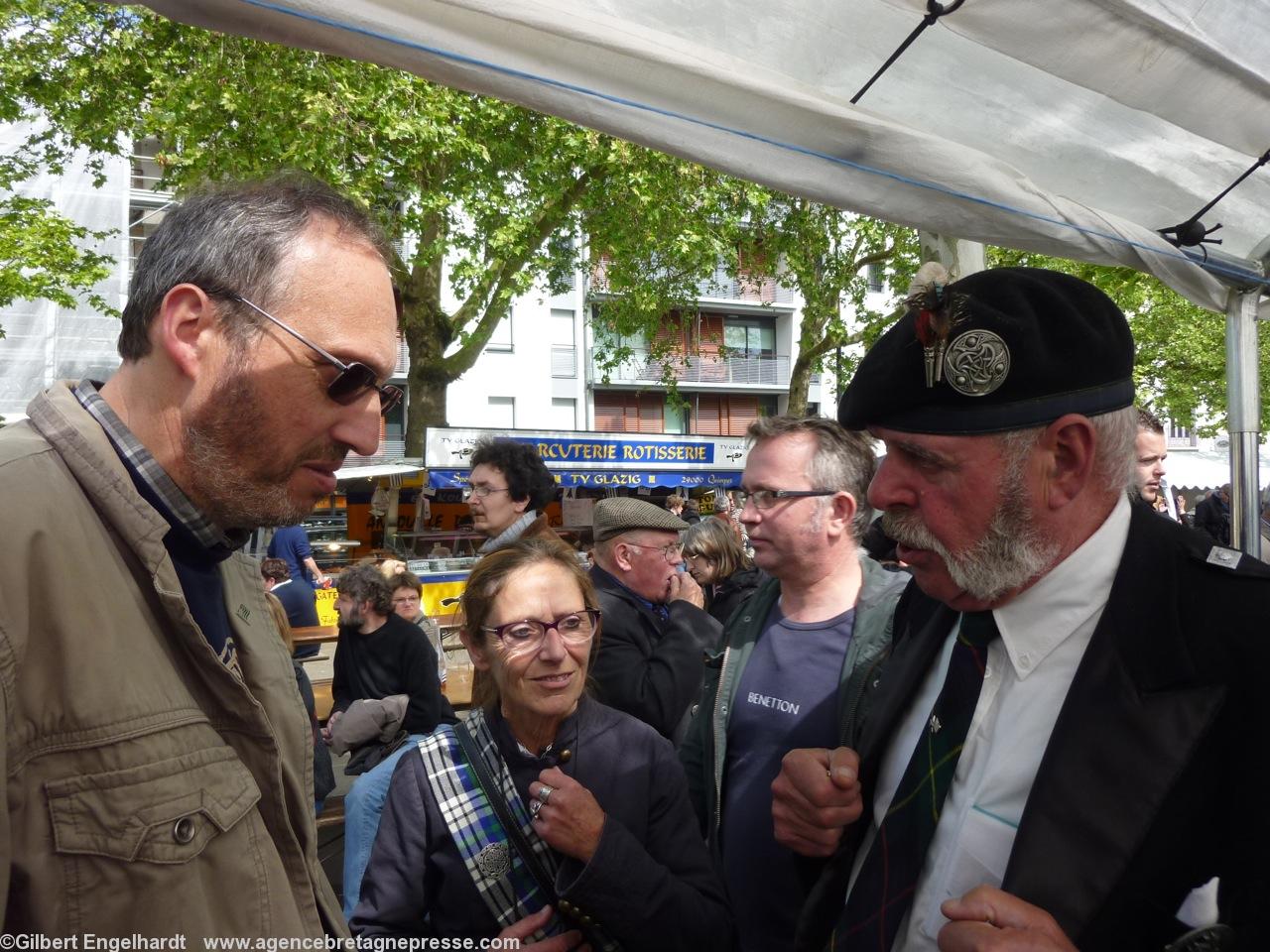 <b>Rencontres</b>. Hubert Chémereau (ABP et Crédib) avec Dan et Dom. <b>Rencontres</b>. Hubert Chémereau (ABP et Crédib) avec Dan et Dom.