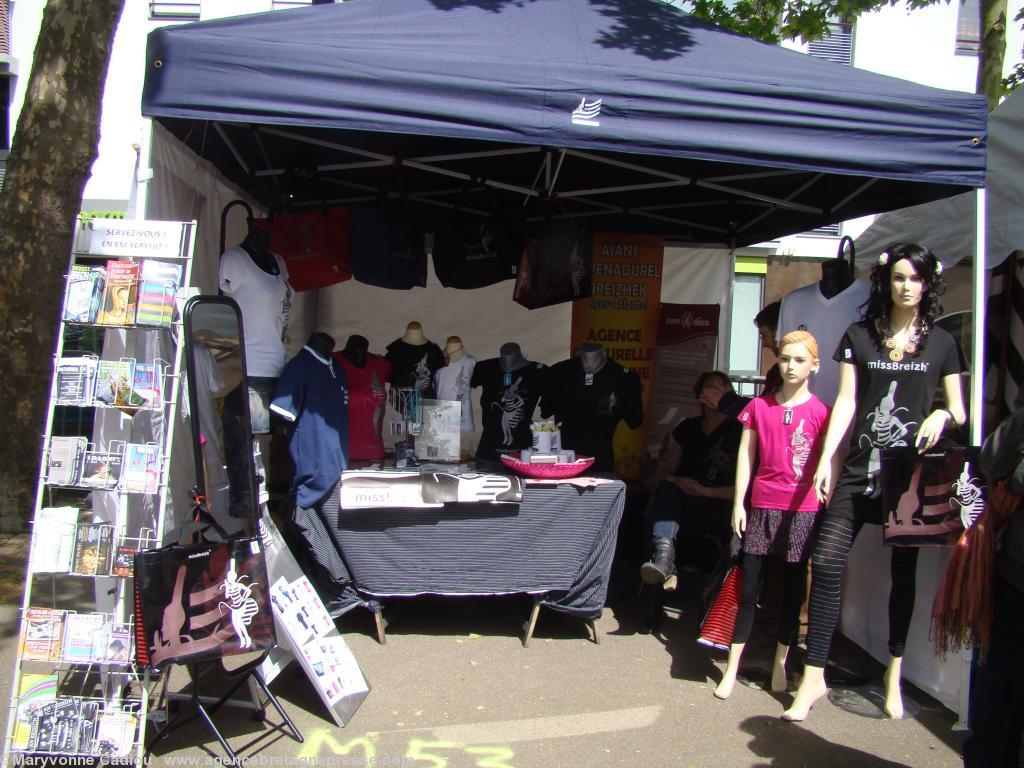 <b>Stands</b>. MissBreizh. Un rare instant sans public pour la photo. <b>Stands</b>. MissBreizh. Un rare instant sans public pour la photo.
