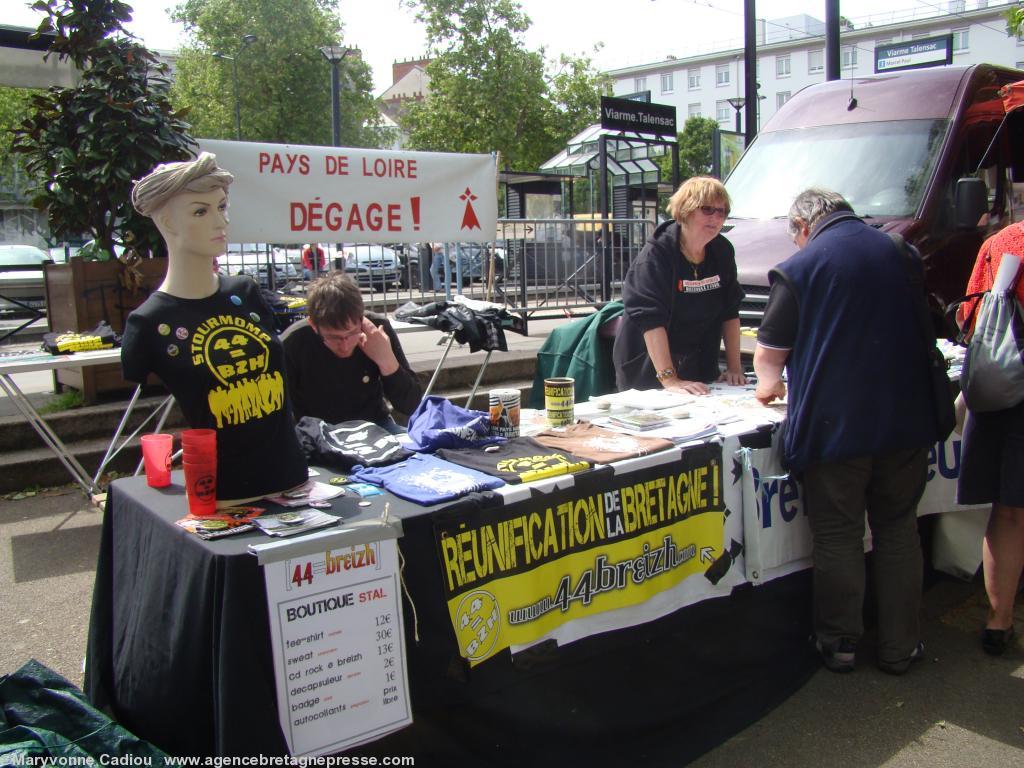 <i>44=Breizh</i> et <i>Bretagne Réunie</i> annoncent la couleur en fond de stand ! <i>44=Breizh</i> et <i>Bretagne Réunie</i> annoncent la couleur en fond de stand !