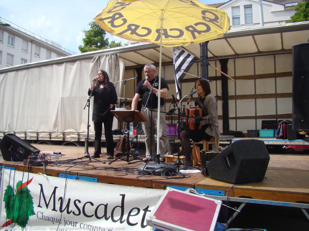 <b>Musiques</b>. Moriad. Chants en breton dont le Bro Gozh. <b>Musiques</b>. Moriad. Chants en breton dont le Bro Gozh.