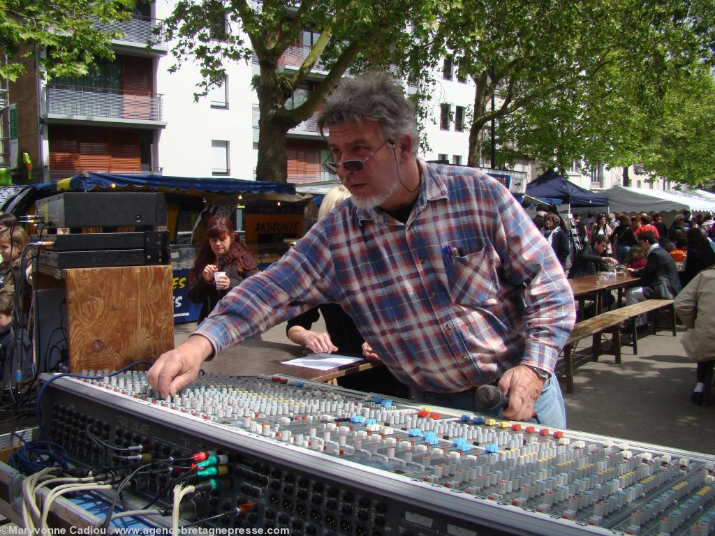 <b>Musiques</b>. Pierre Glotin le roi de la sono enfin au sec et au soleil ! <b>Musiques</b>. Pierre Glotin le roi de la sono enfin au sec et au soleil !