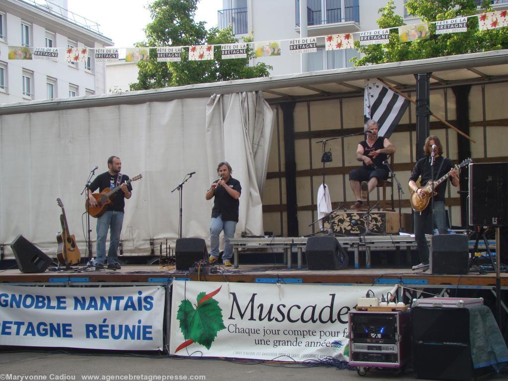 <b>Musiques</b>. Les Mask ha Gazh au complet. <b>Musiques</b>. Les Mask ha Gazh au complet.