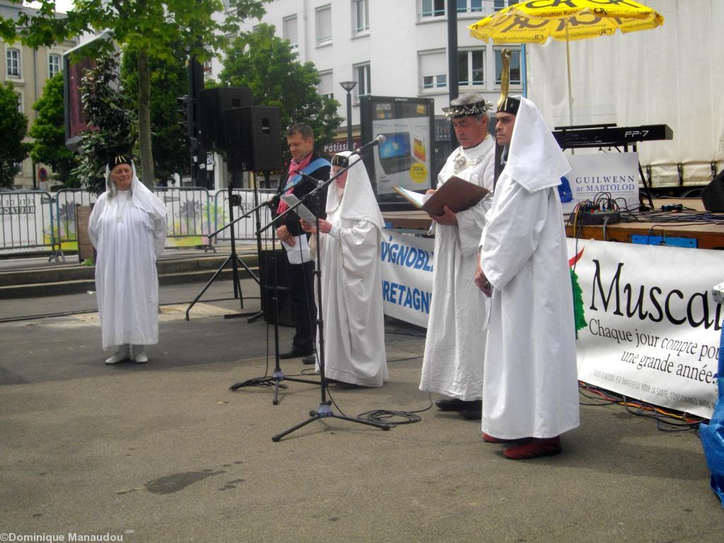 <b>Rituel</b>. Emmanuel Jussiaux va terminer la cérémonie par la lecture de son poème <i>La Grande Tablée</i>. <b>Rituel</b>. Emmanuel Jussiaux va terminer la cérémonie par la lecture de son poème <i>La Grande Tablée</i>.