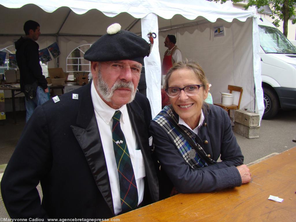 <b>Kilts</b>. Dan et Dom le couple porteur de kilts venu de Rennes. <b>Kilts</b>. Dan et Dom le couple porteur de kilts venu de Rennes.