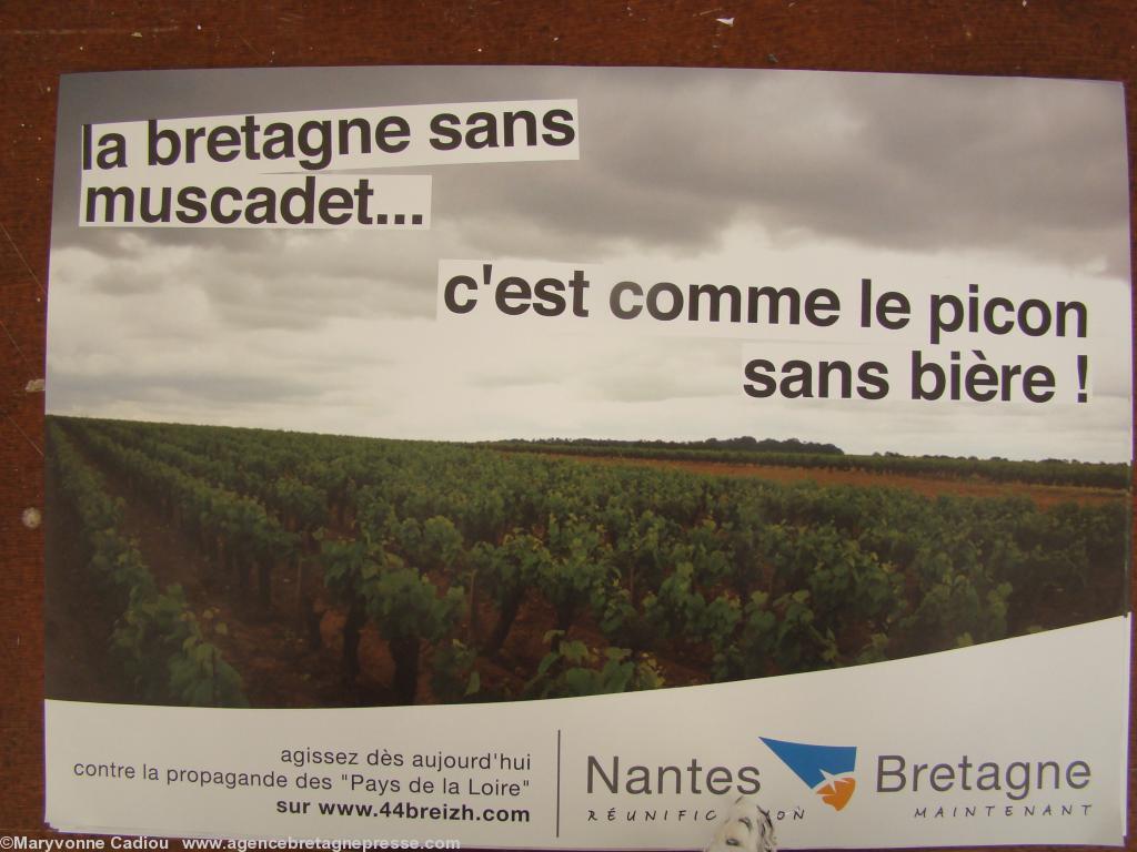 <b>Plus</b>. Set de table. <b>Plus</b>. Set de table.