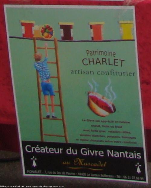 <b>Plus</b>. Affiche suspendue. <b>Plus</b>. Affiche suspendue.