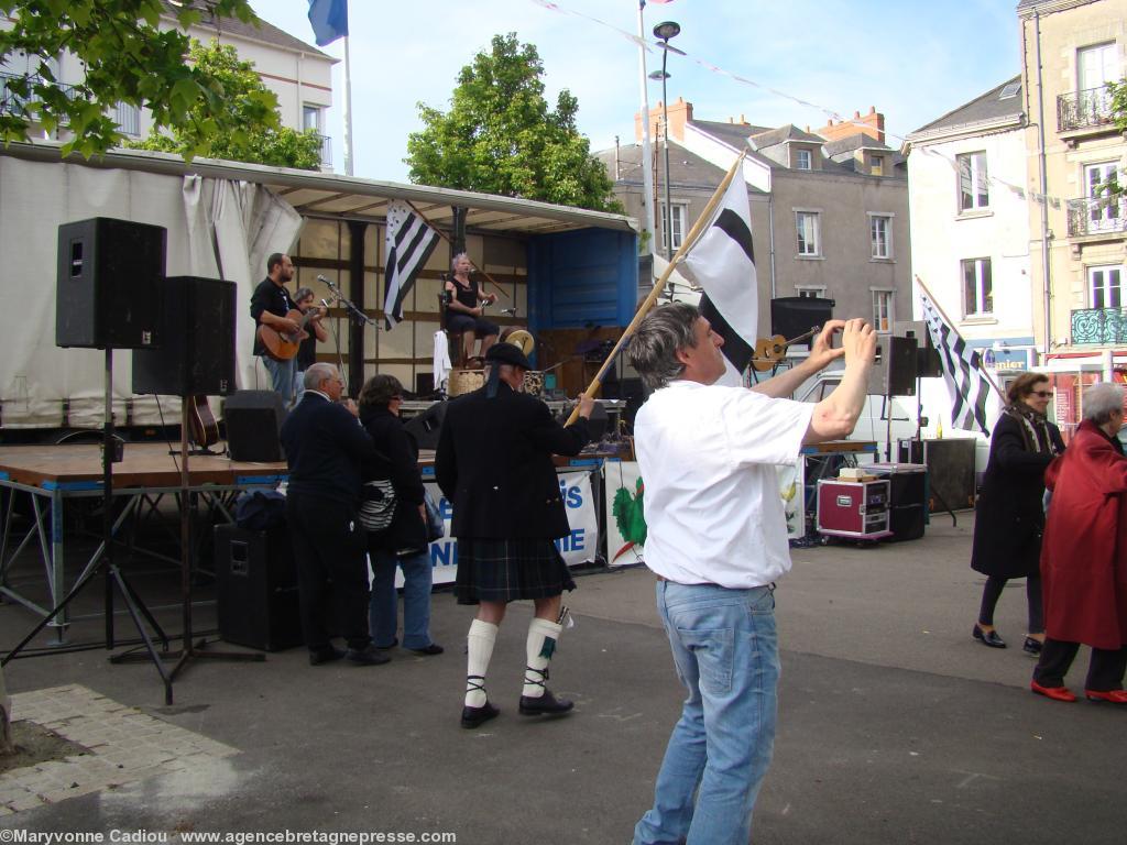 <b>Plus</b>. Christophe Chéneau reporter photographe pour le Comité des Vins Bretons. <b>Plus</b>. Christophe Chéneau reporter photographe pour le Comité des Vins Bretons.