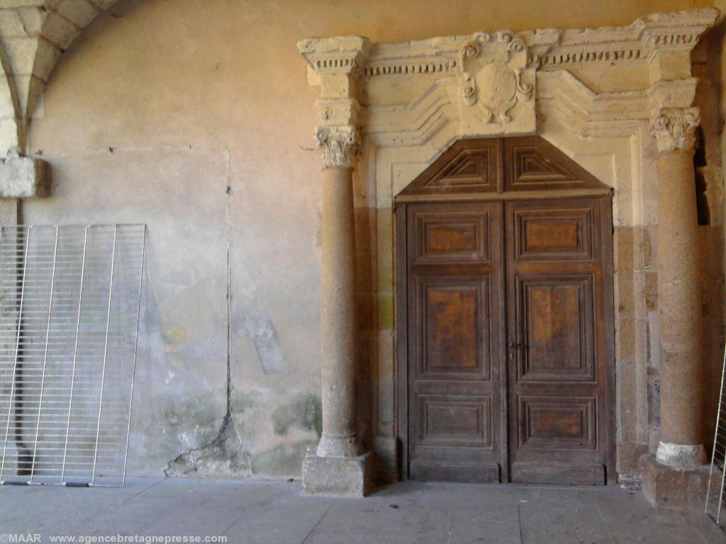 Une porte du cloître.