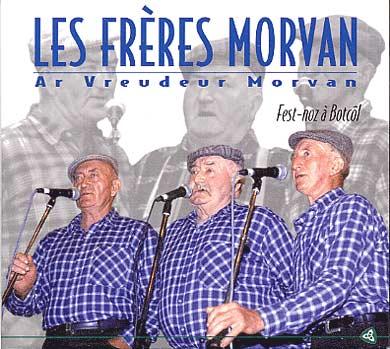 Les Frères Morvan. Disque <i>Fest noz à Botcol</i> 1999. François Morvan est au centre.