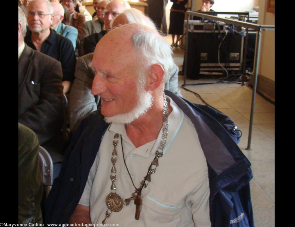Job An Irien à Rennes le 27 septembre 2008 portant le Collier de l’Hermine qu\'il avait reçu en 2007 à Saint-Brieuc.
