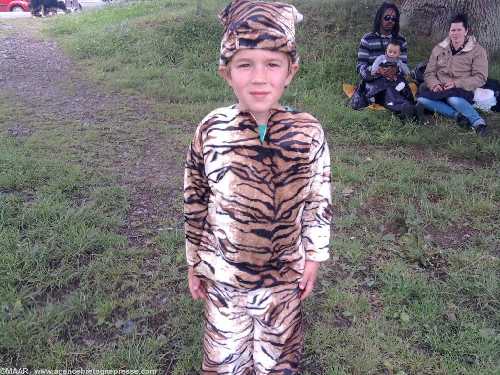 Yanis avec sa tenue de tigre Yanis avec sa tenue de tigre