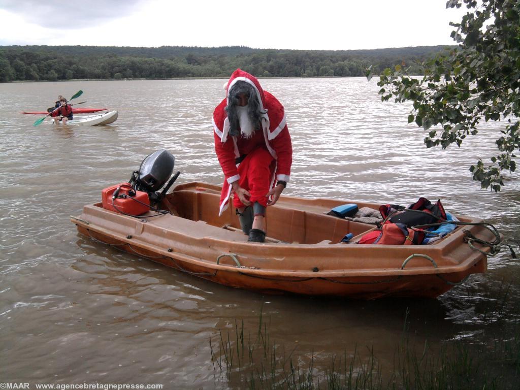 Le Père Noël va mettre pied à terre Le Père Noël va mettre pied à terre