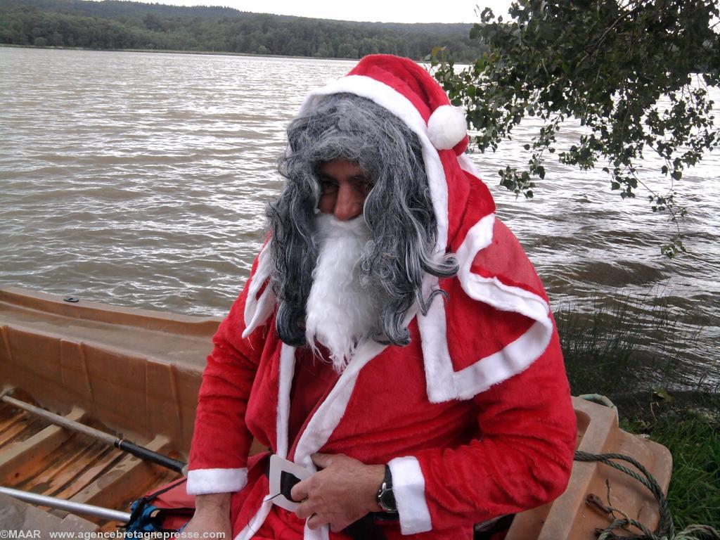 Le Père Noël Jeff le responsable de la base nautique Le Père Noël Jeff le responsable de la base nautique