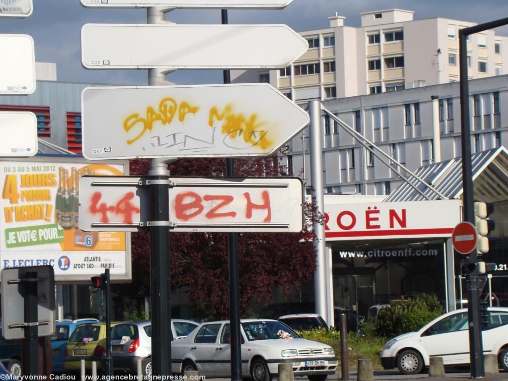 Nantes 6 mai 2012. Tags dans l’Île de Nantes. Nantes 6 mai 2012. Tags dans l’Île de Nantes.