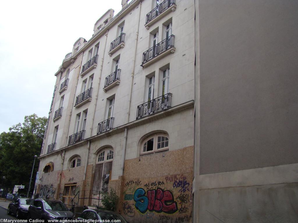 Nantes 17 juin 2012. Le flanc sud de l’hôtel Duchesse Anne sur la rue de Richebourg. Nantes 17 juin 2012. Le flanc sud de l’hôtel Duchesse Anne sur la rue de Richebourg.