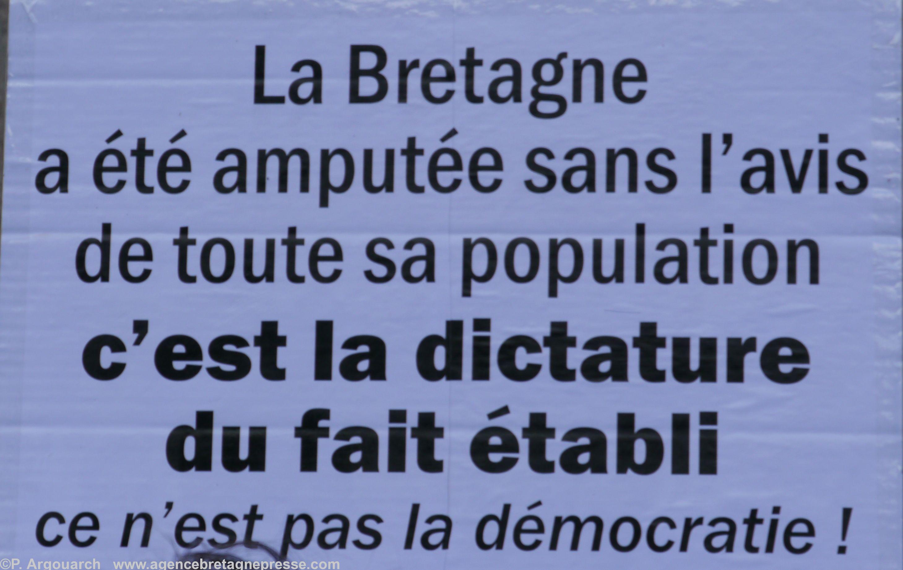 Une pancarte à Quimper. Une pancarte à Quimper.