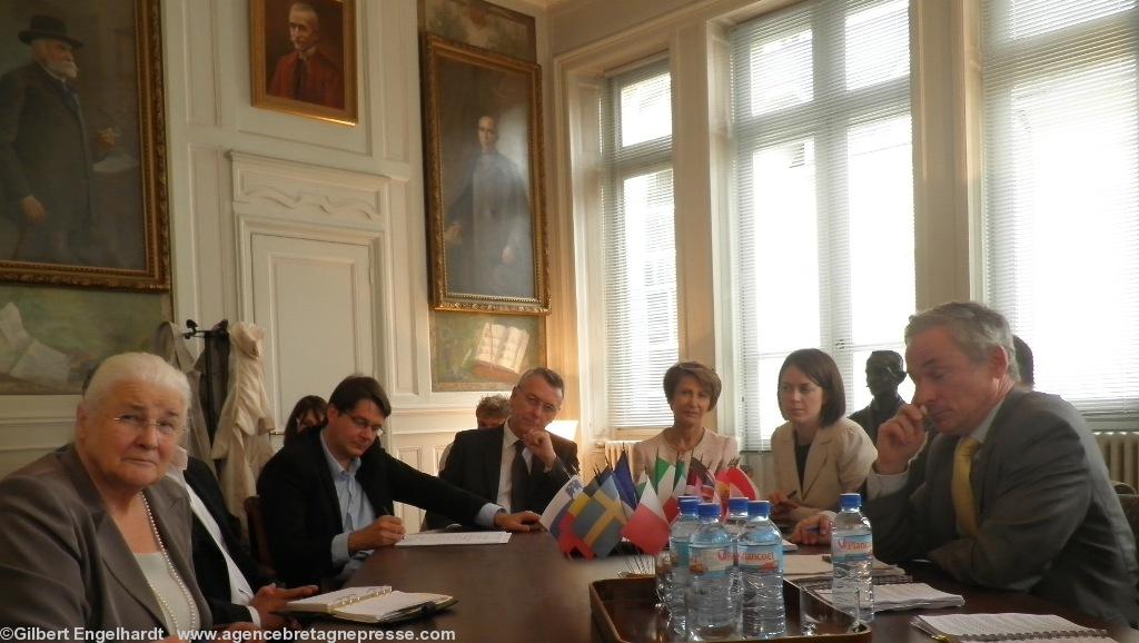 Les participants à la table ronde à Rennes