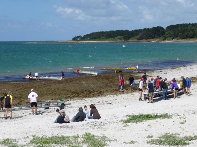 Plage de La Grée à Sarzeau après l'arrivée retour du raid en aviron de mer Sarzeau-Hoedic. Photo Gilbert Engelhardt. Plage de La Grée à Sarzeau après l'arrivée retour du raid en aviron de mer Sarzeau-Hoedic. Photo Gilbert Engelhardt.