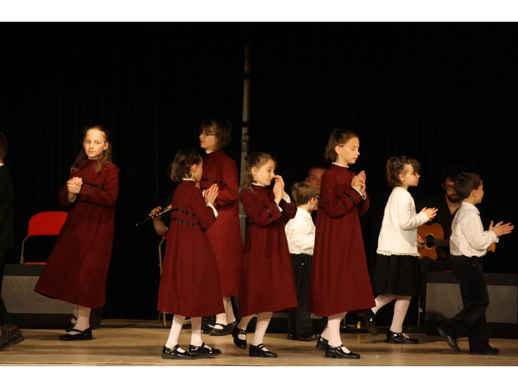 Les enfants du cercle celtique Les
Genêts d\'Or de Malville (Loire-Atlantique)