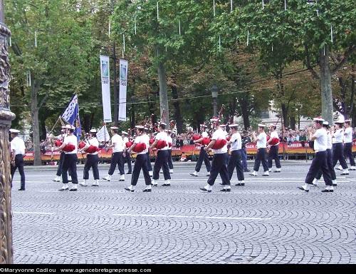 Le bagad de Lann Bihoué sur les Champs Élysées à Paris lors de la <i>Breizh Touch</i> en septembre 2007.