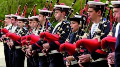 Kann al Loar Landerneau : bagad de Lann Bihoué. Photo du site Kann al Loar.
