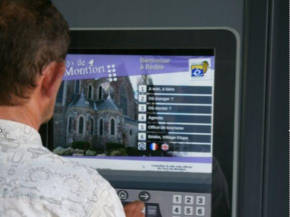 Borne tactile d\'information touristique
village étape de Bédée