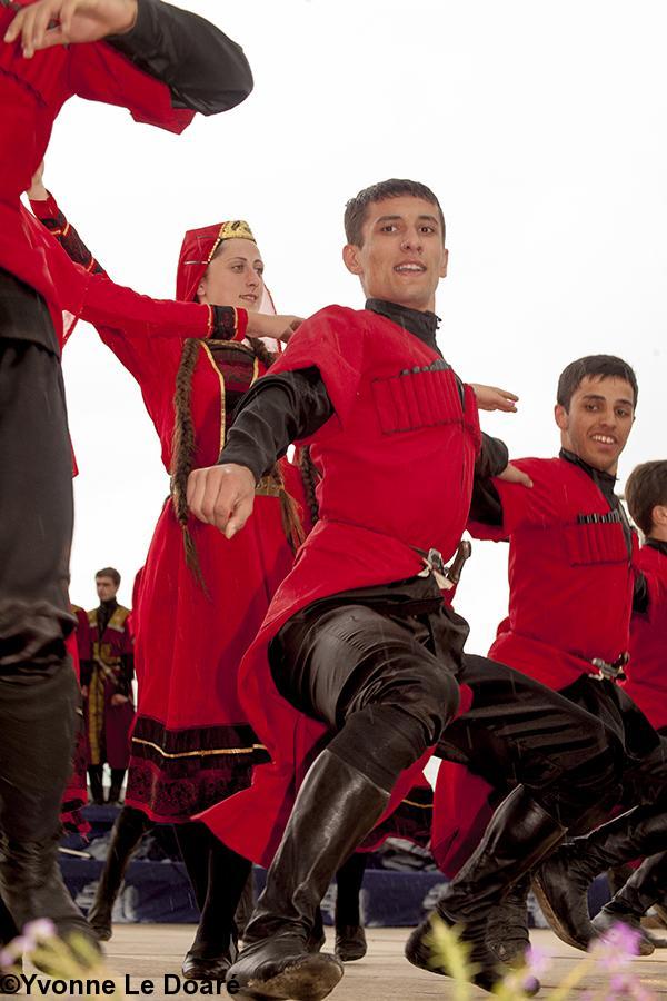 Danseurs du groupe georgien Bagrati et Adila Danseurs du groupe georgien Bagrati et Adila