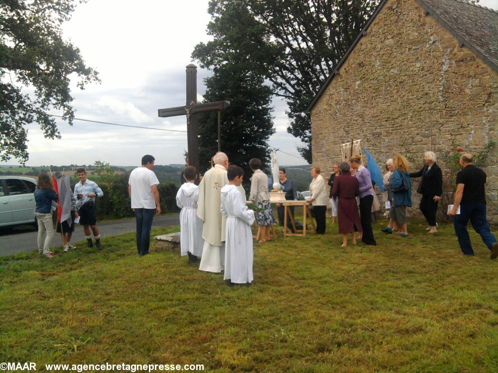 Arrêt de la procession à la croix Arrêt de la procession à la croix