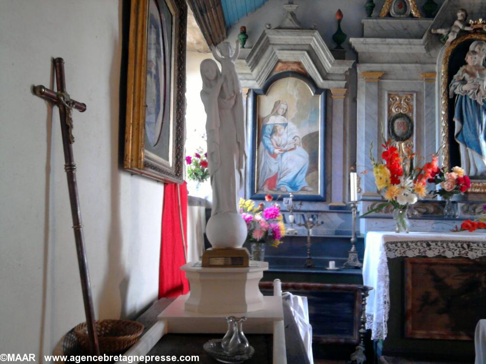 Vue du choeur avec Notre Dame de France vierge pélérine Vue du choeur avec Notre Dame de France vierge pélérine