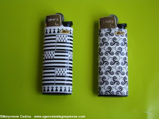 Les mini-briquets aux couleurs de la Bretagne.