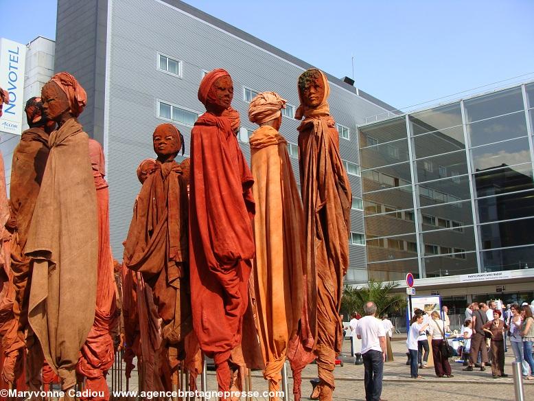 Les esclaves de Guy Lorgeret. Nantes devant la Cité des congrès 28 juin 2010.