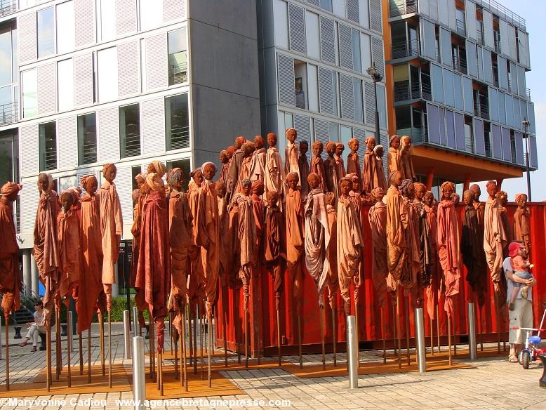 Les esclaves de Guy Lorgeret. Nantes devant la Cité des congrès 28 juin 2010.