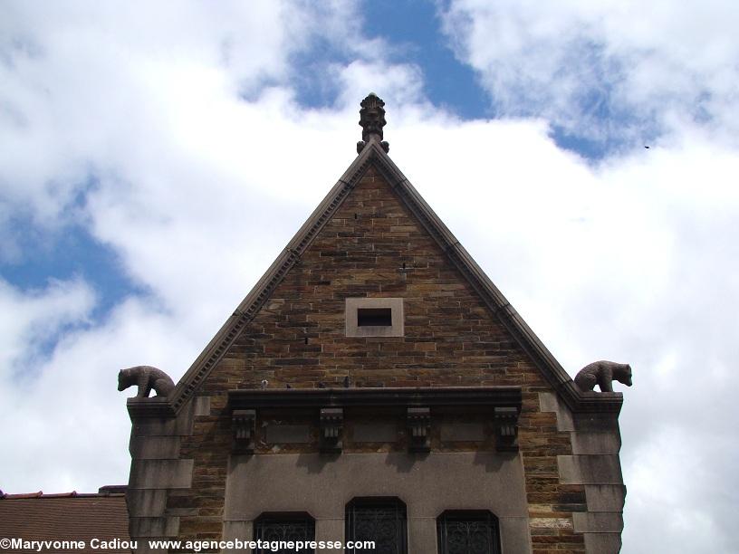 Musée Dobrée sculptures extérieures. Ours. Musée Dobrée sculptures extérieures. Ours.