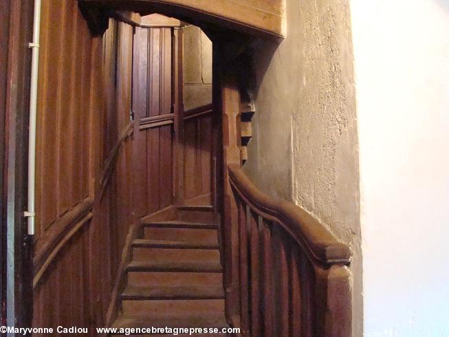 Tour Dobrée à Nantes. Les deuxièmes escaliers - en très beau bois. Thomas Dobrée avait des goûts du raffiné et du beau. Tour Dobrée à Nantes. Les deuxièmes escaliers - en très beau bois. Thomas Dobrée avait des goûts du raffiné et du beau.