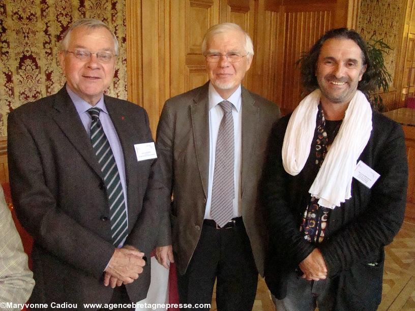Colloque Construction navale Nantes 20-21 septembre 2012. Henri Legoherel ; Yannick Guin ; Jean-Louis Kerouanton à la réception en mairie. Colloque Construction navale Nantes 20-21 septembre 2012. Henri Legoherel ; Yannick Guin ; Jean-Louis Kerouanton à la réception en mairie.
