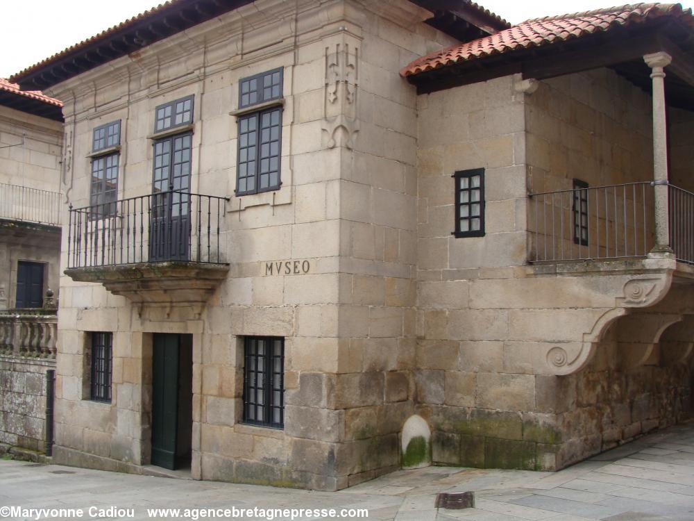 Le Musée de Pontevedra qui a honoré Castelao devenu très attaché à cette ville. Le Musée de Pontevedra qui a honoré Castelao devenu très attaché à cette ville.