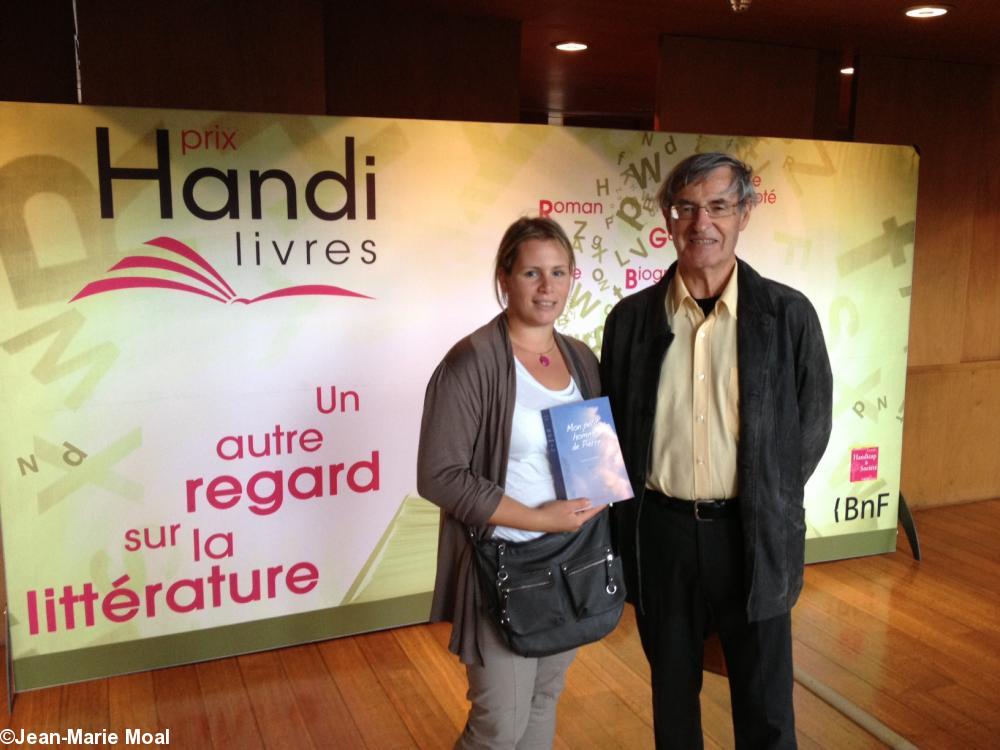 Anne-Sophie Moal-Le Nan avec Paolig Combot pleins d\'espoir et d\'anxiété à leur arrivée à la Bibliothèque Nationale de France à 17 h 44 pour la remise des prix Handi-Livres 2012.