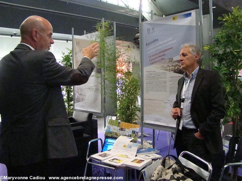 L\'après-midi Jean-Pierre Levesque et Jean-Yves Muneret porteur du projet La Loire à vélo par étapes de l\'estuaire de la Loire au delta du Danube par le Rhin : le projet qui fait pédaler la citoyenneté européenne.