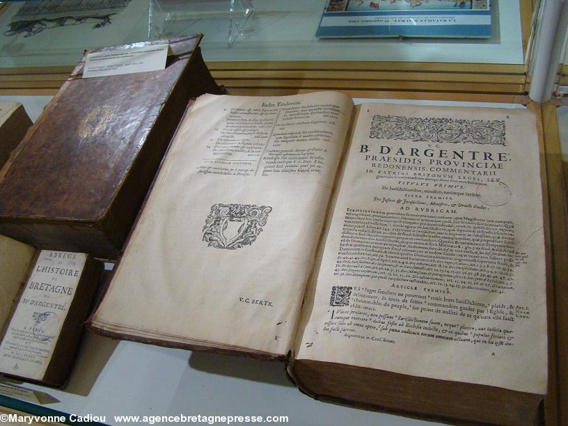 Un autre exemplaire de “Commentarii in patrias Britonum leges...” ouvert. Un autre exemplaire de “Commentarii in patrias Britonum leges...” ouvert.