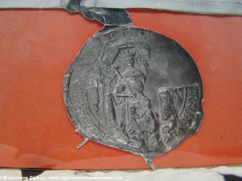 Le sceau de François Ier au bas du document. Le sceau de François Ier au bas du document.