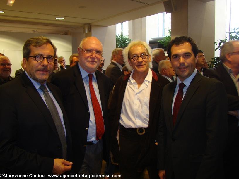 Christian Brisset ; Raymond Lannuzel ; Jean-Louis Jossic ; Stéphane Junique conseillers municipaux de Nantes. Christian Brisset ; Raymond Lannuzel ; Jean-Louis Jossic ; Stéphane Junique conseillers municipaux de Nantes.